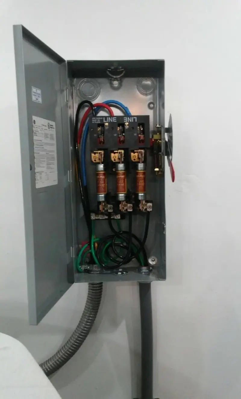 Three-phase disconnect switch installed for Smoke Detector Installation in Chinle